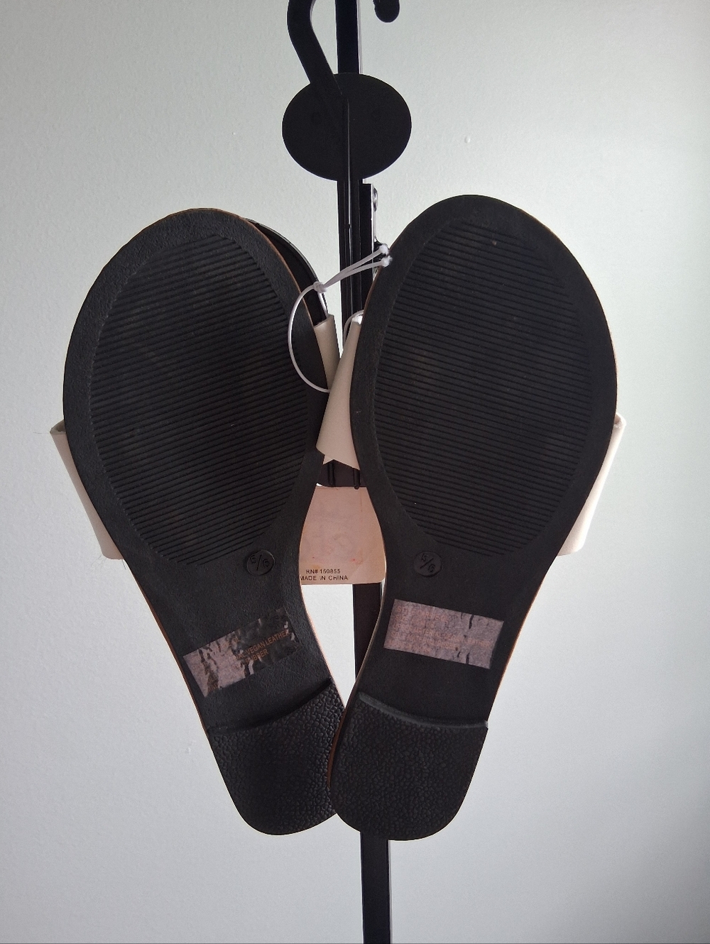 White Flat Sandels, Size 5/6 NEW - Picture 3 of 5